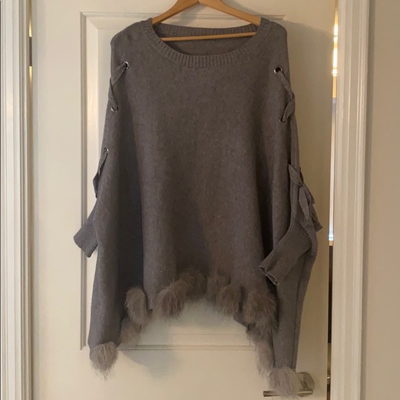 Grey cashmere/faux fur cape. - Picture 1 of 10